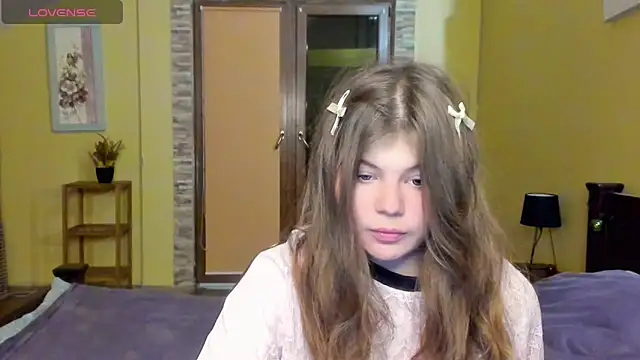 Snapshot of Lilly_Jess chatting on October 2025 07:18:01 PM Lilly Jess online show from October 2025 07:18:01 PM