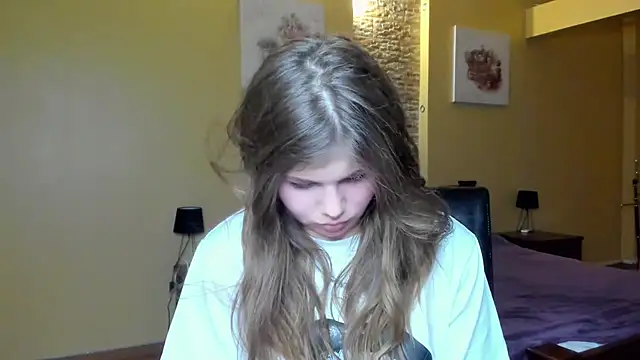 Snapshot of Lilly_Jess chatting on November 2025 06:18:01 PM Lilly Jess online show from November 2025 06:18:01 PM