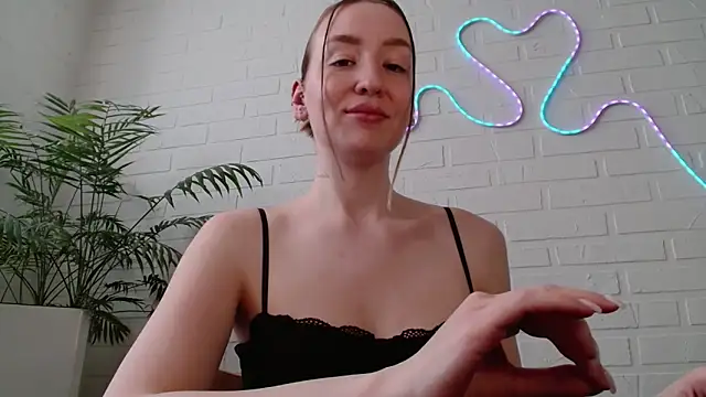 WhitePrincessLuna online show from March 2026 01:05:02 PM