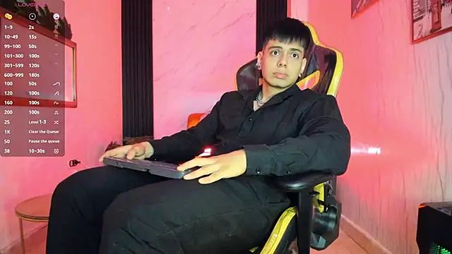 Snapshot of xKevyn chatting on October 2025 12:30:02 PM xKevyn online show from October 2025 12:30:02 PM