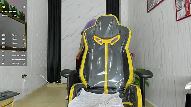 Snapshot of xKevyn chatting on October 2025 12:28:01 PM xKevyn online show from October 2025 12:28:01 PM