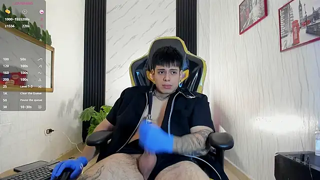 Snapshot of xKevyn chatting on October 2025 12:28:02 PM xKevyn online show from October 2025 12:28:02 PM