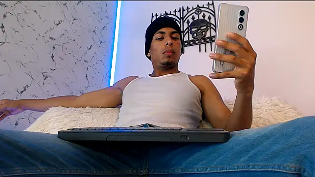 lorian vikel online show from October 2025 09:26:02 PM