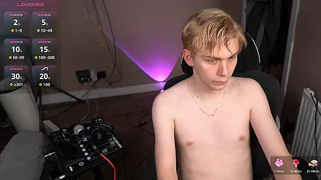 Snapshot of scottishtwink01 chatting on July 2026 11:43:01 PM scottishtwink01 online show from July 2026 11:43:01 PM