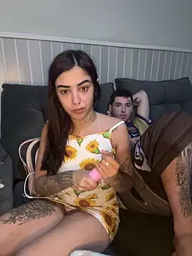 Snapshot of Bbzinha_18 chatting on November 2025 04:00:01 AM Bbzinha 18 online show from November 2025 04:00:01 AM