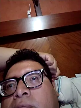 Snapshot of Santiagoqro85 chatting on October 2025 03:26:02 AM Santiagoqro85 online show from October 2025 03:26:02 AM