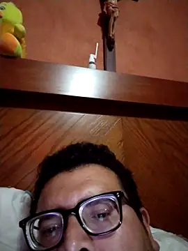 Snapshot of Santiagoqro85 chatting on October 2025 03:06:02 AM Santiagoqro85 online show from October 2025 03:06:02 AM