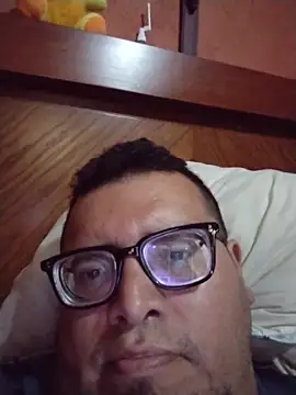 Snapshot of Santiagoqro85 chatting on November 2025 01:07:02 AM Santiagoqro85 online show from November 2025 01:07:02 AM