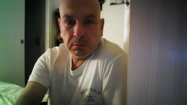 Snapshot of tuplaceroll chatting on October 2025 03:26:02 AM tuplaceroll online show from October 2025 03:26:02 AM