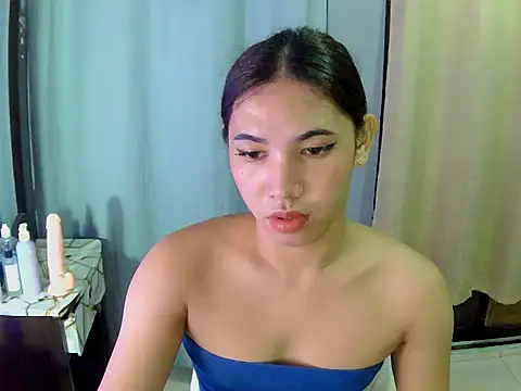 Snapshot of Chen_Lavin chatting on November 2025 05:47:01 PM Chen Lavin online show from November 2025 05:47:01 PM