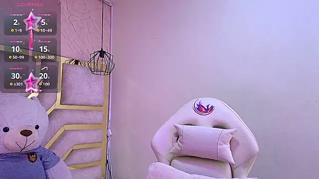 Snapshot of april_bennett chatting on September 2025 12:20:01 PM april bennett online show from September 2025 12:20:01 PM