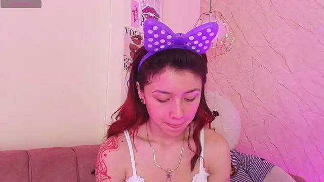 Snapshot of april_bennett chatting on September 2025 12:10:01 PM april bennett online show from September 2025 12:10:01 PM