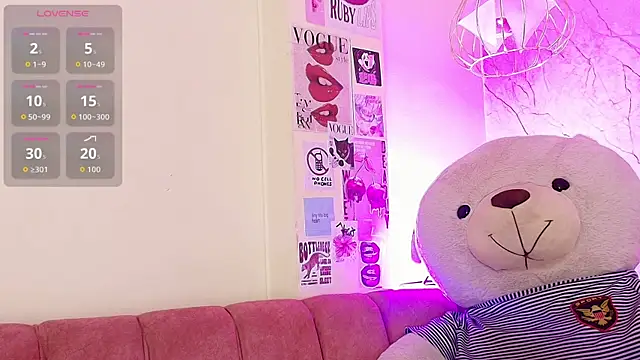 Snapshot of april_bennett chatting on October 2025 12:01:02 PM april bennett online show from October 2025 12:01:02 PM