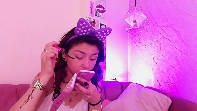 Snapshot of april_bennett chatting on October 2025 12:17:02 PM april bennett online show from October 2025 12:17:02 PM