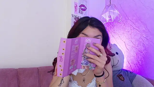 Snapshot of april_bennett chatting on October 2025 01:01:01 PM april bennett online show from October 2025 01:01:01 PM