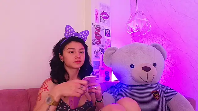 Snapshot of april_bennett chatting on October 2025 12:23:01 PM april bennett online show from October 2025 12:23:01 PM