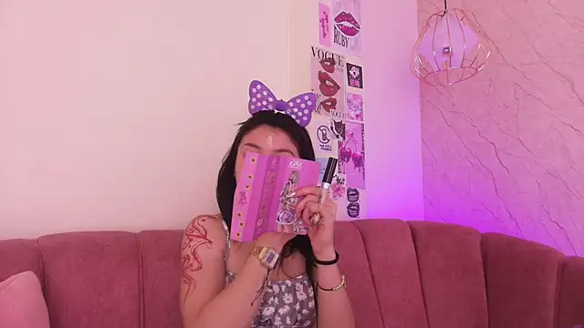 Snapshot of april_bennett chatting on November 2025 12:17:01 PM april bennett online show from November 2025 12:17:01 PM