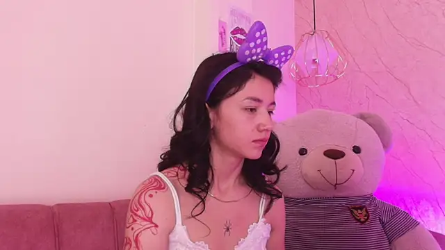 Snapshot of april_bennett chatting on November 2025 12:38:01 PM april bennett online show from November 2025 12:38:01 PM