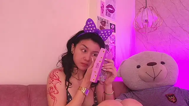 Snapshot of april_bennett chatting on November 2025 12:26:01 PM april bennett online show from November 2025 12:26:01 PM