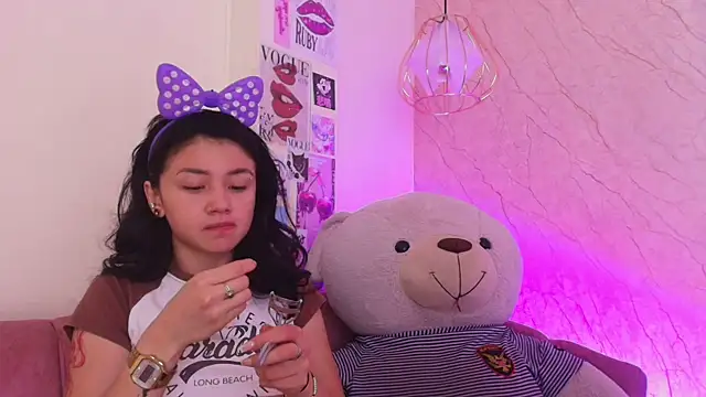 Snapshot of april_bennett chatting on November 2025 12:26:01 PM april bennett online show from November 2025 12:26:01 PM