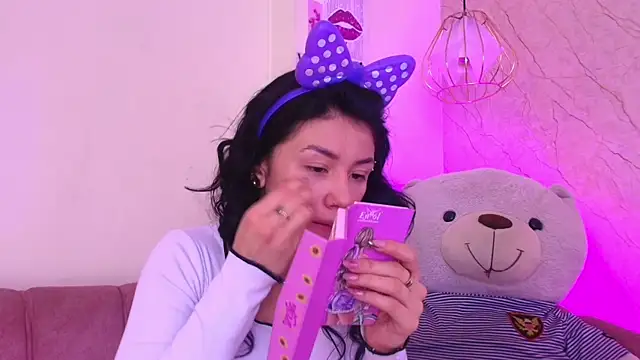 Snapshot of april_bennett chatting on November 2025 12:16:01 PM april bennett online show from November 2025 12:16:01 PM