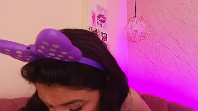 Snapshot of april_bennett chatting on November 2025 01:10:01 PM april bennett online show from November 2025 01:10:01 PM