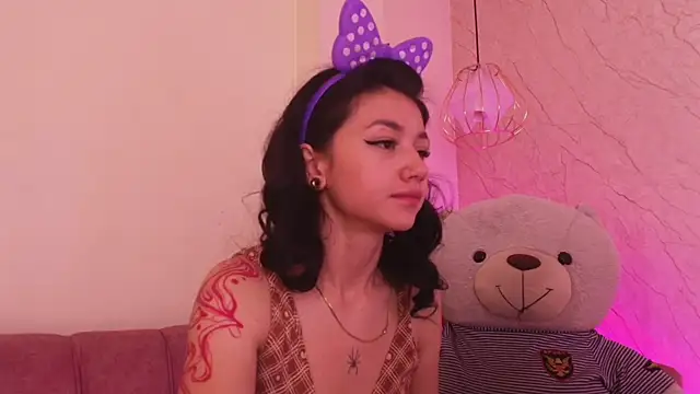 Snapshot of april_bennett chatting on November 2025 12:15:02 PM april bennett online show from November 2025 12:15:02 PM