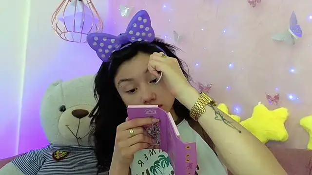 Snapshot of april_bennett chatting on November 2025 01:02:02 PM april bennett online show from November 2025 01:02:02 PM