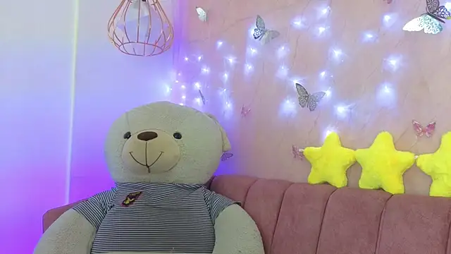 Snapshot of april_bennett chatting on December 2025 12:43:02 PM april bennett online show from December 2025 12:43:02 PM