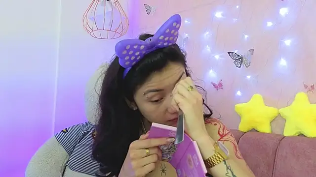 Snapshot of april_bennett chatting on December 2025 01:09:01 PM april bennett online show from December 2025 01:09:01 PM