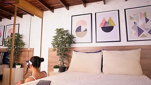 VictoriaShelby online show from April 2026 11:37:01 AM