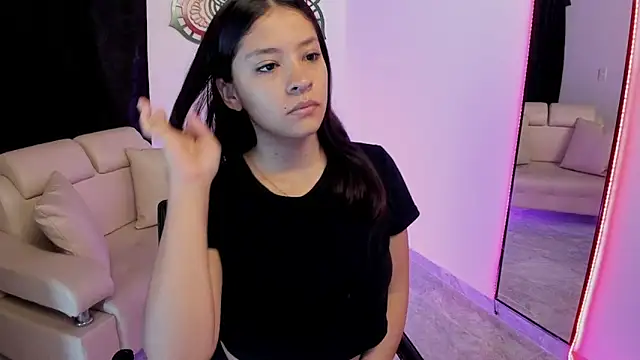 Snapshot of Candy_fox_19 chatting on February 2026 01:23:02 PM Candy fox 19 online show from February 2026 01:23:02 PM