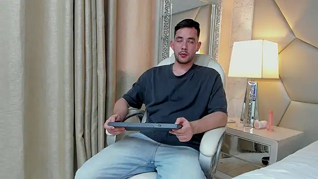 matti de lucaa online show from October 2025 06:05:02 PM