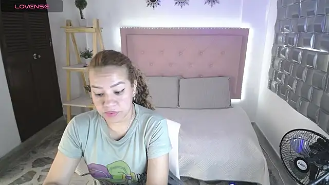 Snapshot of Dulce__Lovee chatting on November 2025 12:15:02 PM Dulce Lovee online show from November 2025 12:15:02 PM