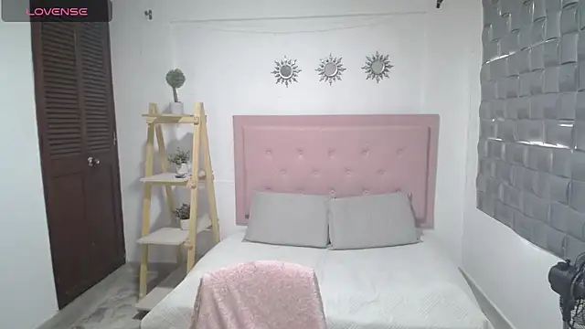 Snapshot of Dulce__Lovee chatting on November 2025 05:56:01 PM Dulce Lovee online show from November 2025 05:56:01 PM