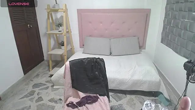 Snapshot of Dulce__Lovee chatting on November 2025 01:00:02 PM Dulce Lovee online show from November 2025 01:00:02 PM