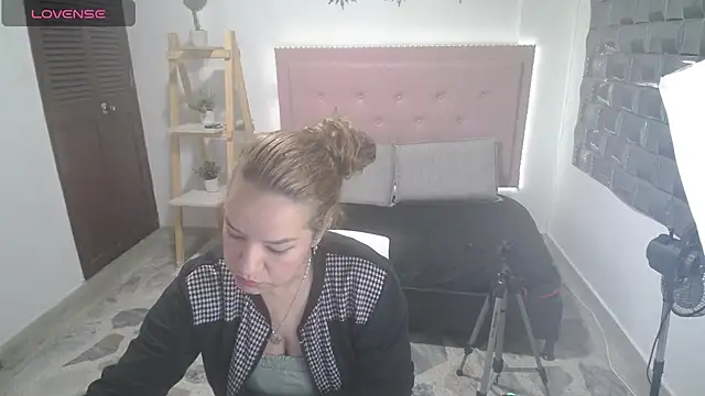 Snapshot of Dulce__Lovee chatting on December 2025 01:28:02 PM Dulce Lovee online show from December 2025 01:28:02 PM