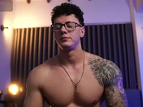 Thomas Falcon online show from October 2025 02:23:02 AM