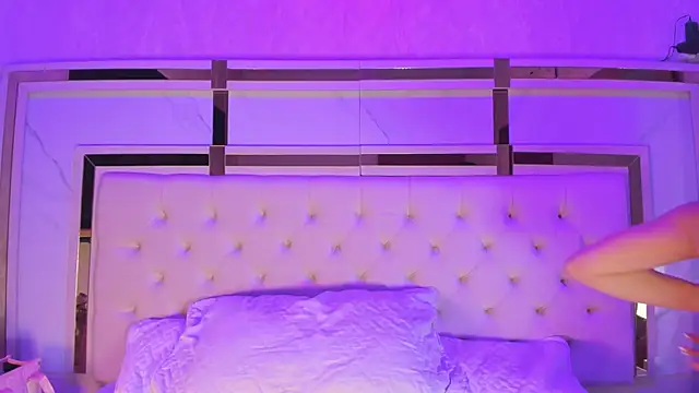 Snapshot of Cameron_Hearts chatting on January 2026 12:11:01 PM Cameron Hearts online show from January 2026 12:11:01 PM