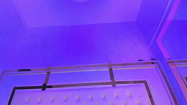 Snapshot of Cameron_Hearts chatting on February 2026 12:23:02 PM Cameron Hearts online show from February 2026 12:23:02 PM