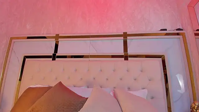 Snapshot of Cameron_Hearts chatting on February 2026 12:23:01 PM Cameron Hearts online show from February 2026 12:23:01 PM