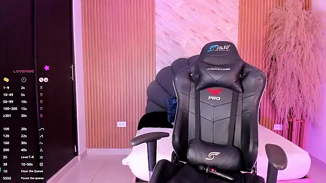 Snapshot of ashly_moonn chatting on October 2025 03:09:02 PM ashly moonn online show from October 2025 03:09:02 PM