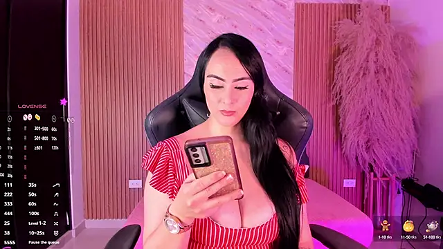 Snapshot of ashly_moonn chatting on October 2025 04:04:01 PM ashly moonn online show from October 2025 04:04:01 PM