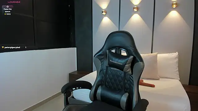 Snapshot of ashly_moonn chatting on November 2025 12:19:02 PM ashly moonn online show from November 2025 12:19:02 PM