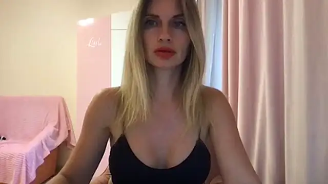 Snapshot of KarelliaStar chatting on June 2026 05:40:02 PM KarelliaStar online show from June 2026 05:40:02 PM