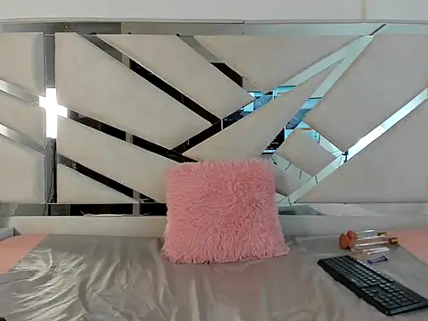 Snapshot of Kimberly_TaylorX chatting on November 2025 08:57:01 PM Kimberly TaylorX online show from November 2025 08:57:01 PM