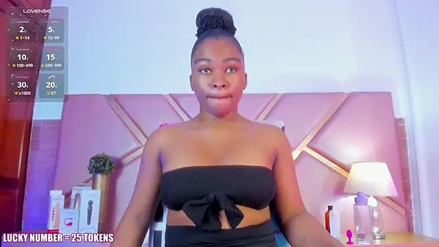 Snapshot of SophieSinclair chatting on November 2025 12:33:01 PM SophieSinclair online show from November 2025 12:33:01 PM