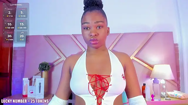 Snapshot of SophieSinclair chatting on November 2025 12:53:01 PM SophieSinclair online show from November 2025 12:53:01 PM