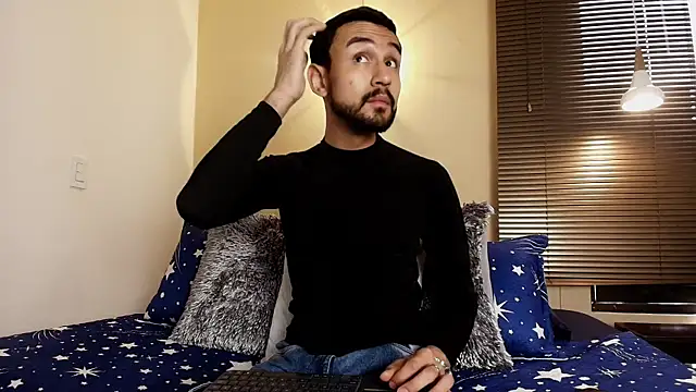 Axel Moon S online show from November 2025 07:45:02 PM