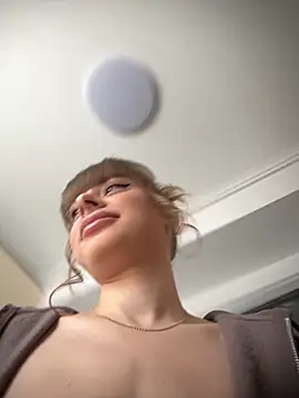 Snapshot of BabyBee_ chatting on October 2025 11:07:01 AM BabyBee online show from October 2025 11:07:01 AM